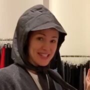 Nibbly Things: Jennifer Garner Asks for Marie Kondo's Help in Cleaning Out Her Junk Drawer