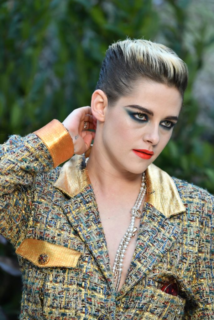 Kristen Stewart Chanel : Photocall - Paris Fashion Week - Haute Couture Spring Summer 2019