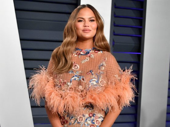 Chrissy Teigen 2019 Vanity Fair Oscar Party Hosted By Radhika Jones - Arrivals