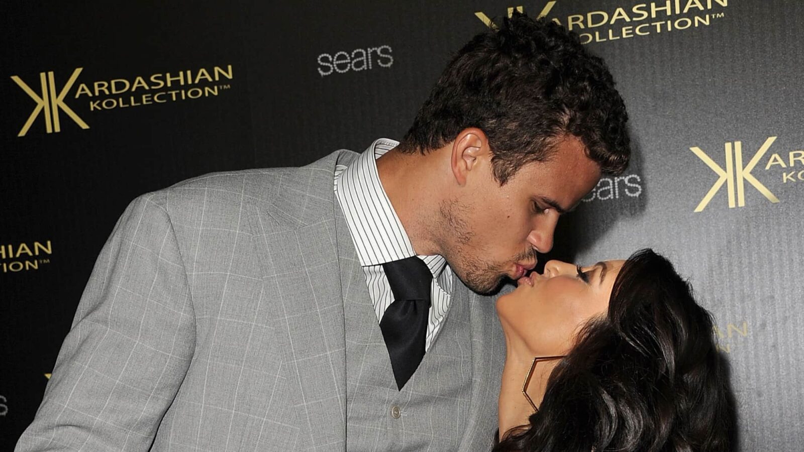 Kris Humphries Says Marriage to Kim Kardashian Was Real, Cardi B's Old Side Hustle, Justin Bieber Sleeps in a Hyperbaric Oxygen Chamber & More — Endnotes 6 Kris Humphries and Kim Kardashian Kardashian Kollection Launch Party