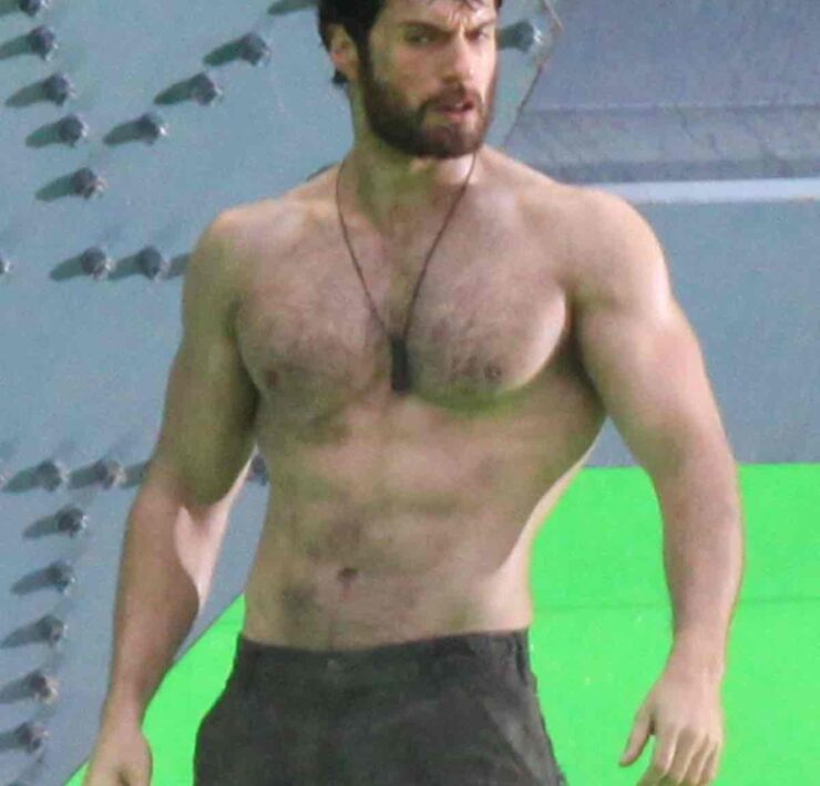 Henry Cavill Showing Off His Physique On Set Of "Man Of Steel"