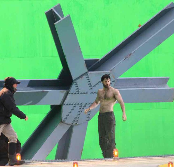 Henry Cavill Showing Off His Physique On Set Of "Man Of Steel"