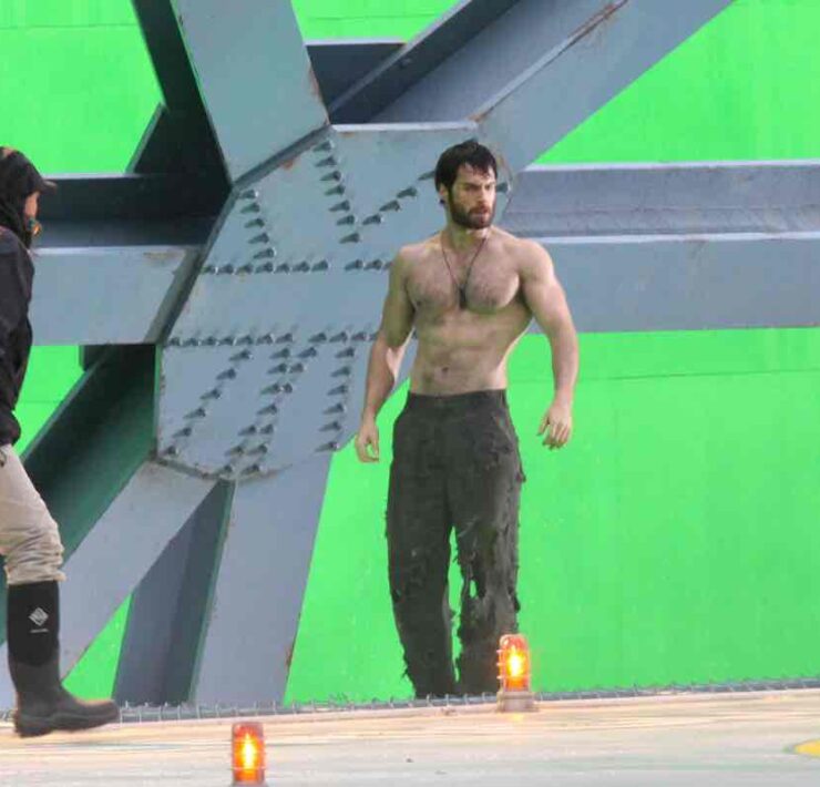 Henry Cavill Showing Off His Physique On Set Of "Man Of Steel"