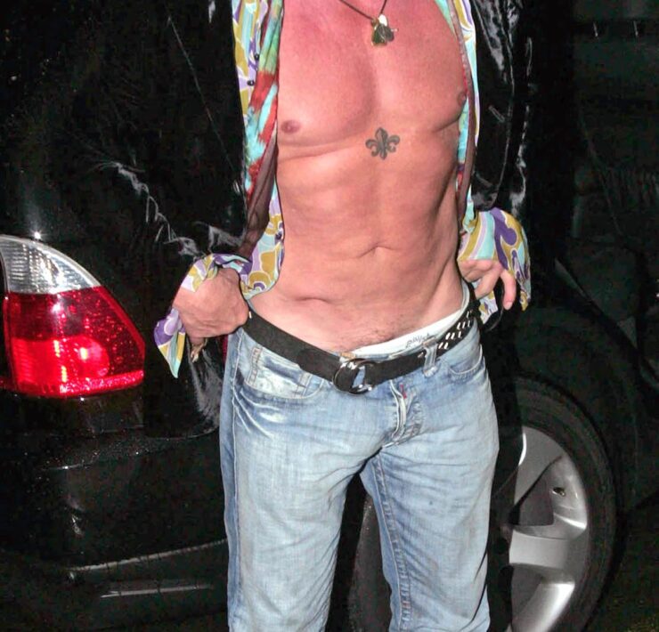 Mickey Rourke lost his shirt