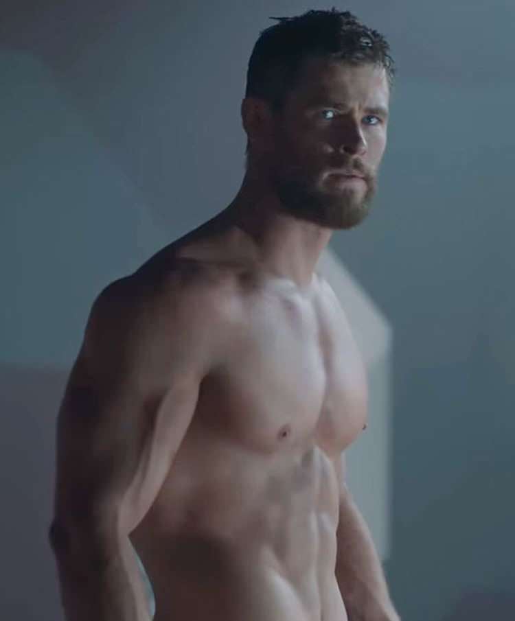 Chris Hemsworth shirtless