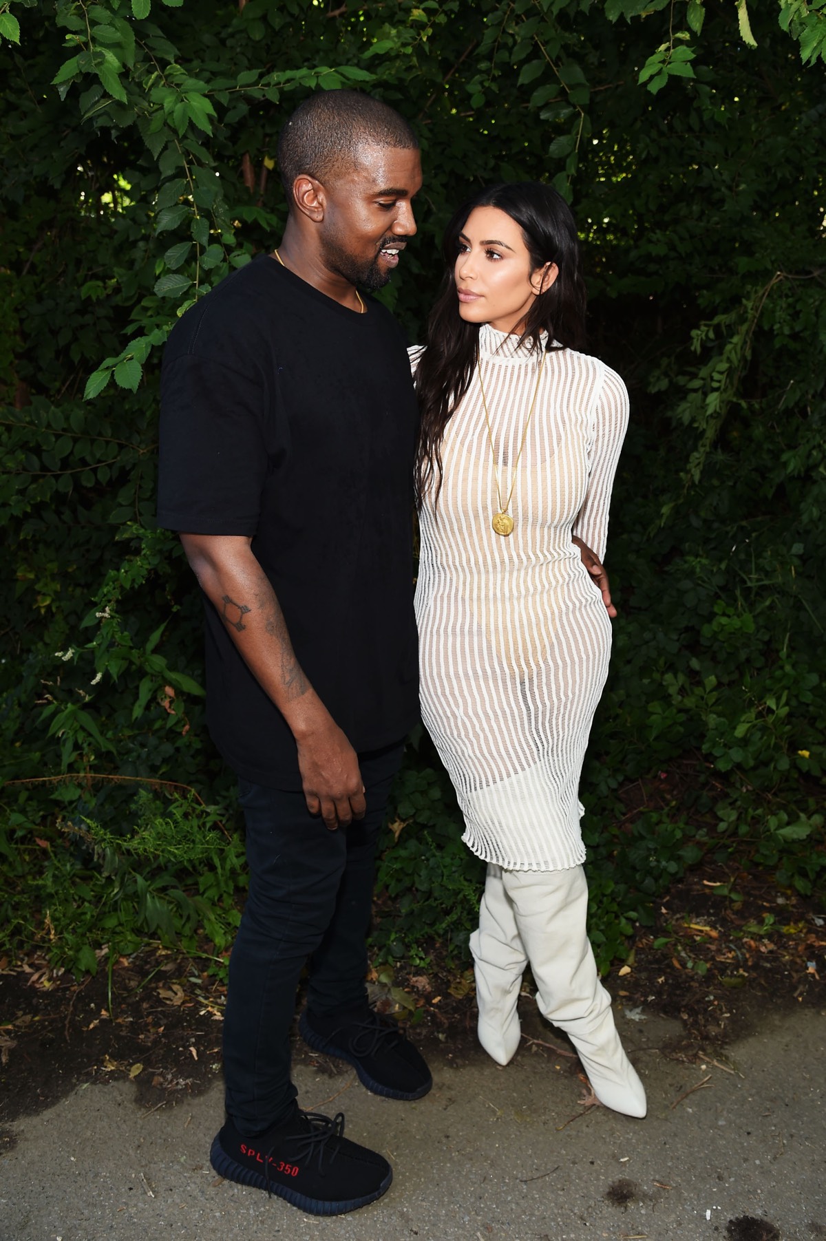 Kim Kardashian Weeps Over Kanye'S Sex Tape Retrieval - dzgy6w2