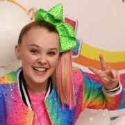 JoJo Siwa comes out using 'best gay cousin' t-shirt