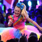 JoJo Siwa says ‘super encouraging girlfriend’ helped her come out