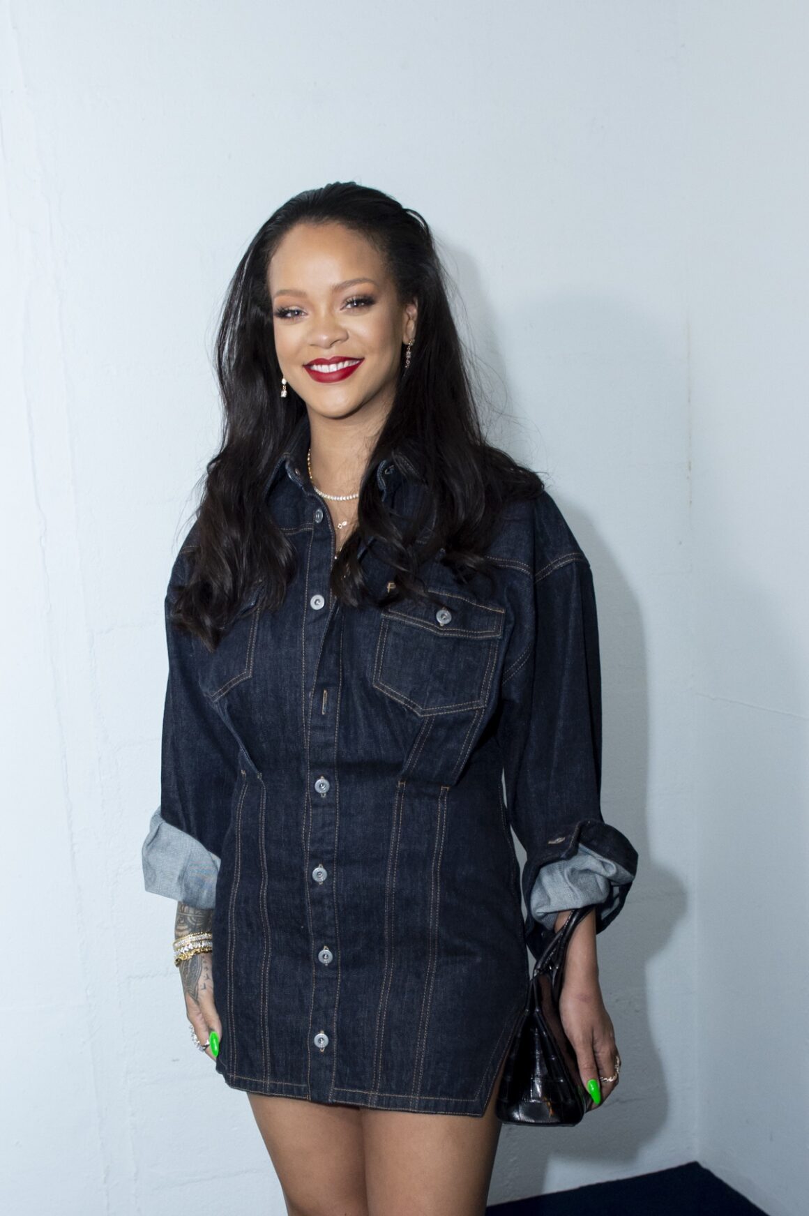 Rihanna, LVMH Suspend Fenty Fashion Brand as Pandemic Weighs - Bloomberg