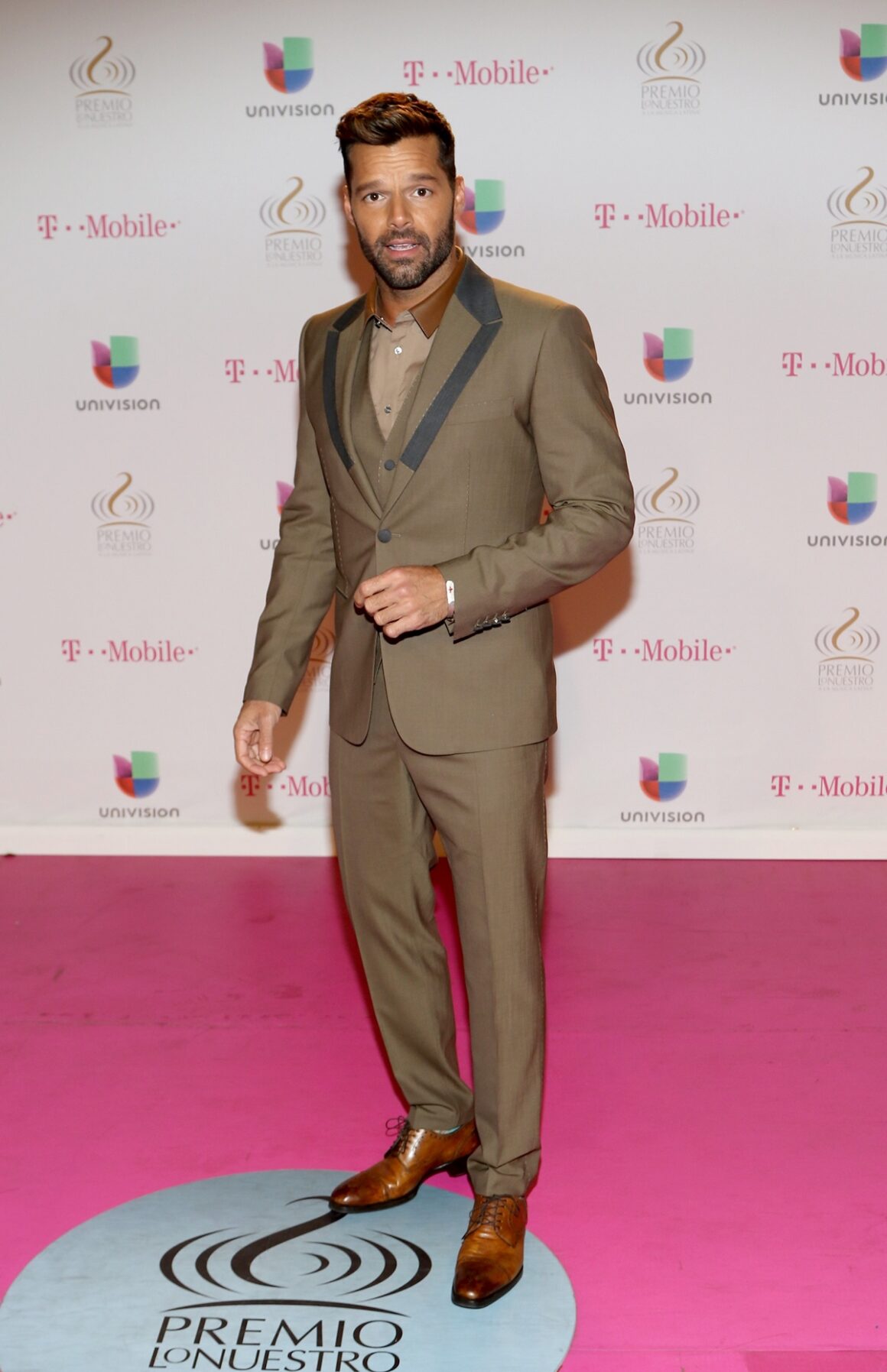 SL's 10 favorite Ricky Martin red carpet pics – Socialite Life