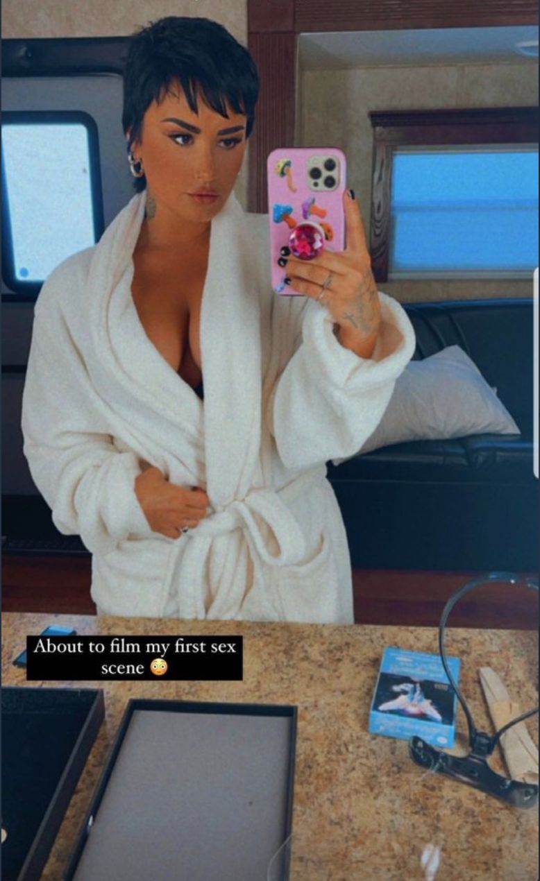 778px x 1270px - Demi Lovato shares sexy selfie after filming their first-ever sex scene â€“  Socialite Life