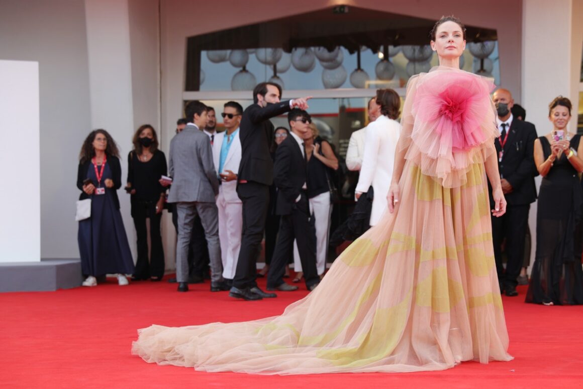 Timothee Chalamet & Zendaya Bring Their Fashion A-Game to 'Dune' Venice  Premiere (Photos): Photo 4614643, 2021 Venice Film Festival, Dune, Timothee  Chalamet, Zendaya Photos