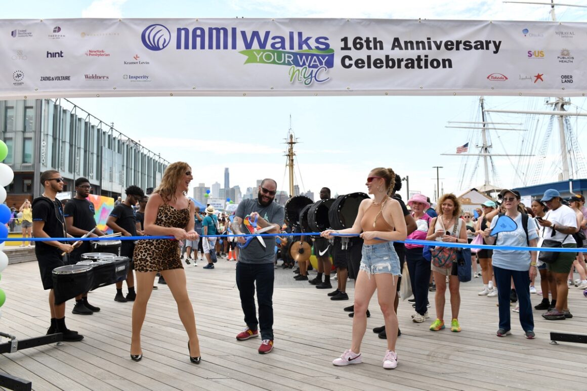 Aliansi Nasional Penyakit Mental NYC Tuan Rumah edisi 2022 "NAMI Walks NYC" acara penggalangan dana dan Festival Jalan Kesehatan Jiwa perdana