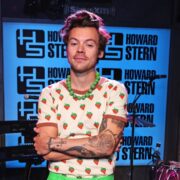 Harry Styles 'loves to unwind by playing golf'