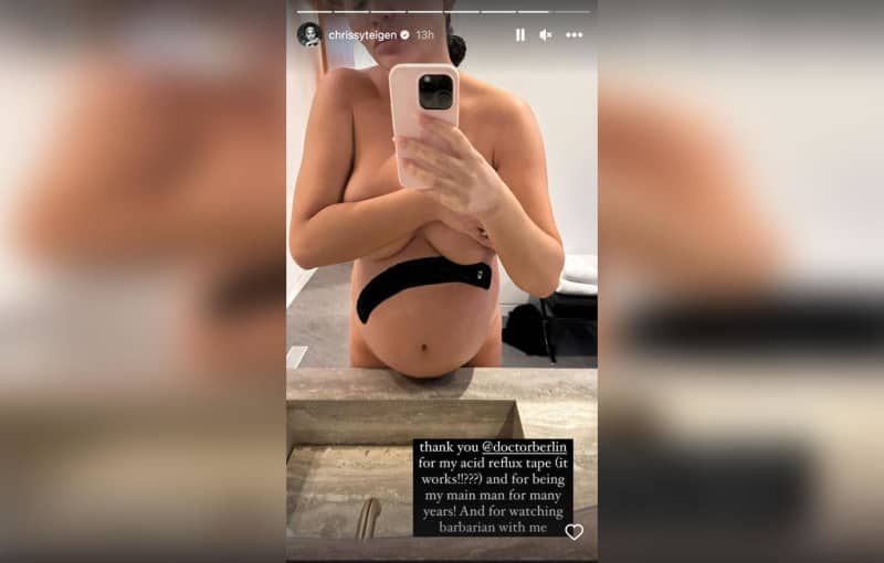 Chrissy Teigen memamerkan benjolan bayinya yang sedang tumbuh dalam selfie telanjang seksi – lihat jepretan bersemangat!  – Kehidupan Sosialita