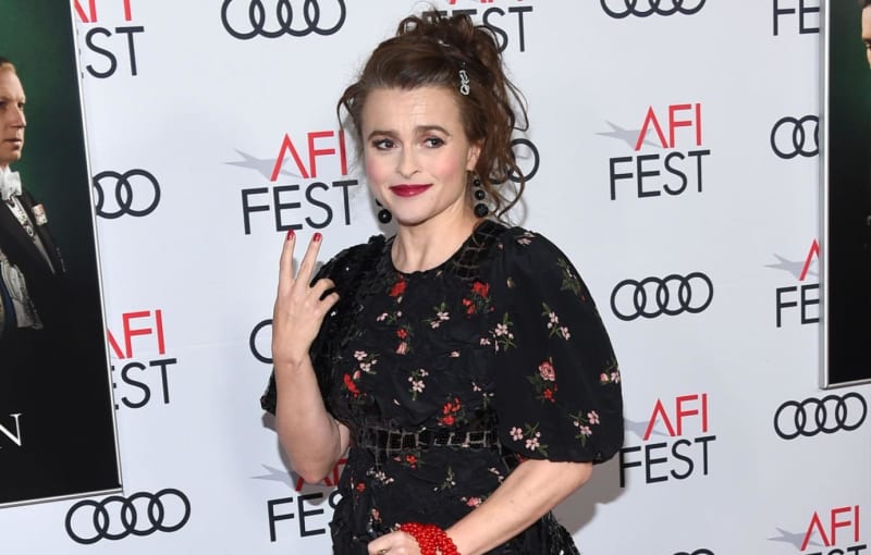 Helena Bonham Carter menyatakan Johnny Depp ‘sepenuhnya dibenarkan’ & menuduh Amber Heard ‘melompat ke kereta musik #MeToo’ – Kehidupan Sosialita