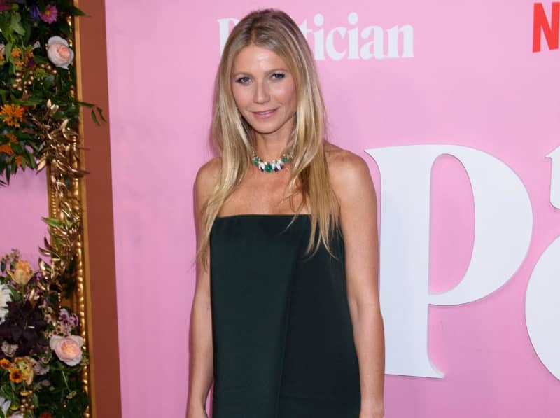 Sibuk Philipps mengolok-olok kutipan ‘ikonik’ Gwyneth Paltrow dari uji coba kecelakaan ski yang menawan – Socialite Life