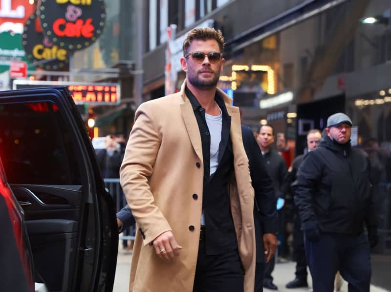 Berapa kekayaan bersih Chris Hemsworth?  Dapatkan detail tentang rekening bank berukuran pahlawan supernya – Socialite Life