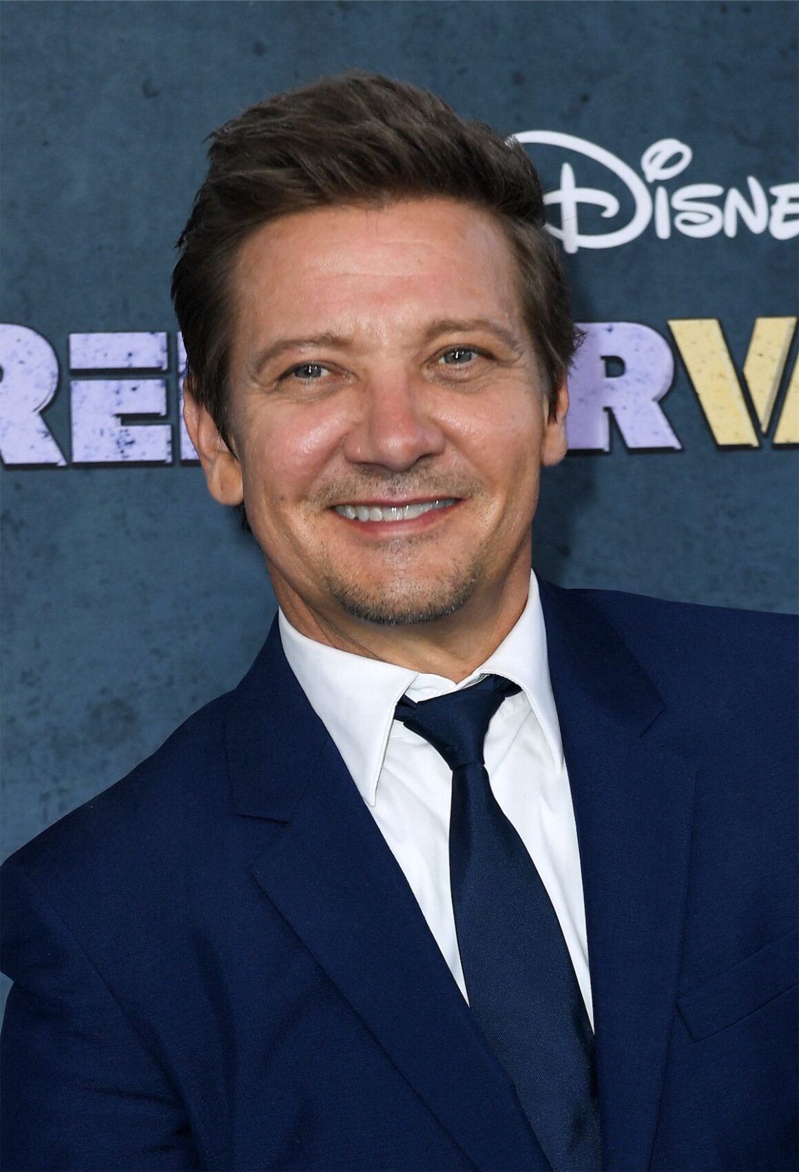 Jeremy Renner walks red carpet at Rennervations premiere