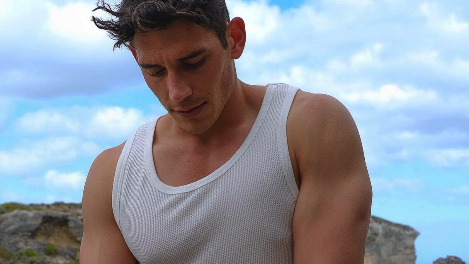 Meet Instagram hottie Mitchell Tyler Burns – Socialite Life