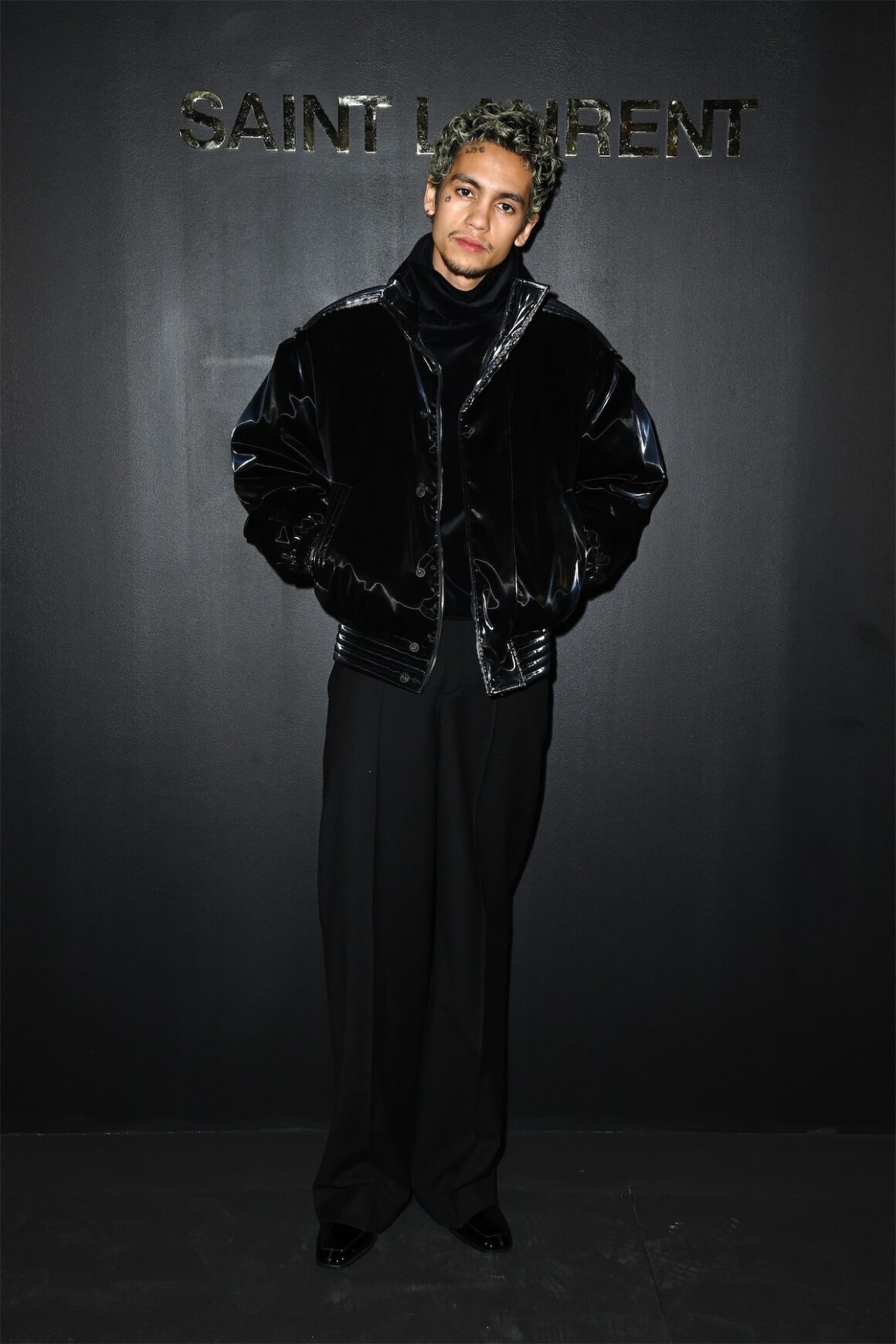 Dominic Fike Saint-Laurent : Photocall - Paris Fashion Week - Womenswear F/W 2022-2023