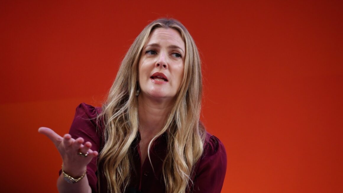 Drew Barrymore reverses decision to bring back talk show amid strikes ...