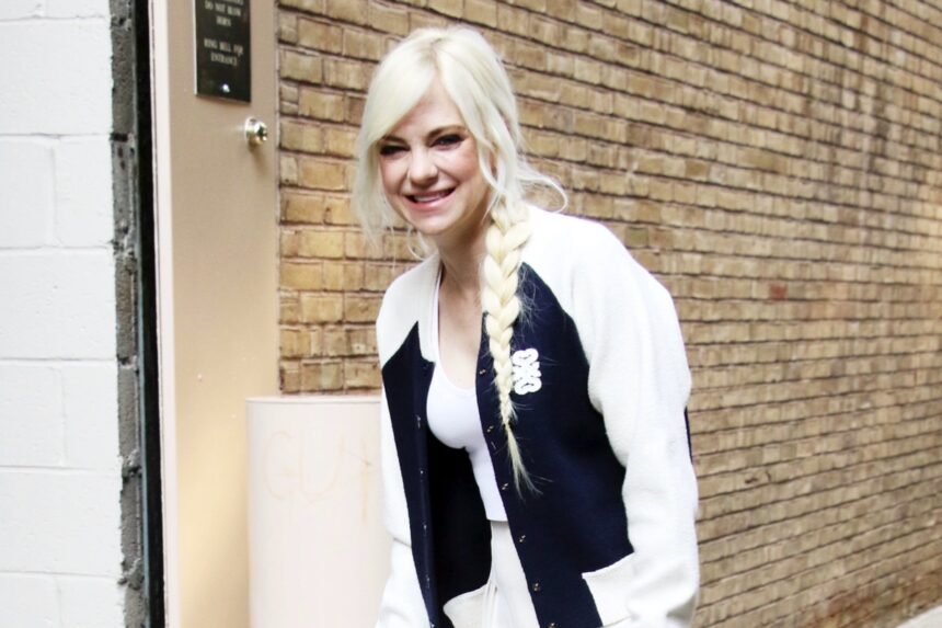 Celebrities Outside 'LIVE With Kelly And Mark'