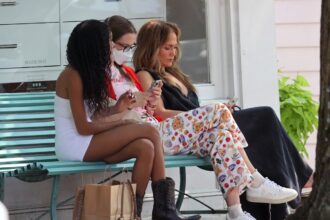 Jennifer Lopez Shopping In The Hamptons With Step-Daughter Violet Affleck