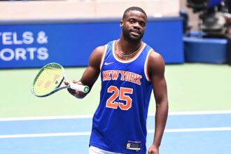 Frances Tiafoe Practicing In A New York Knicks Jersey