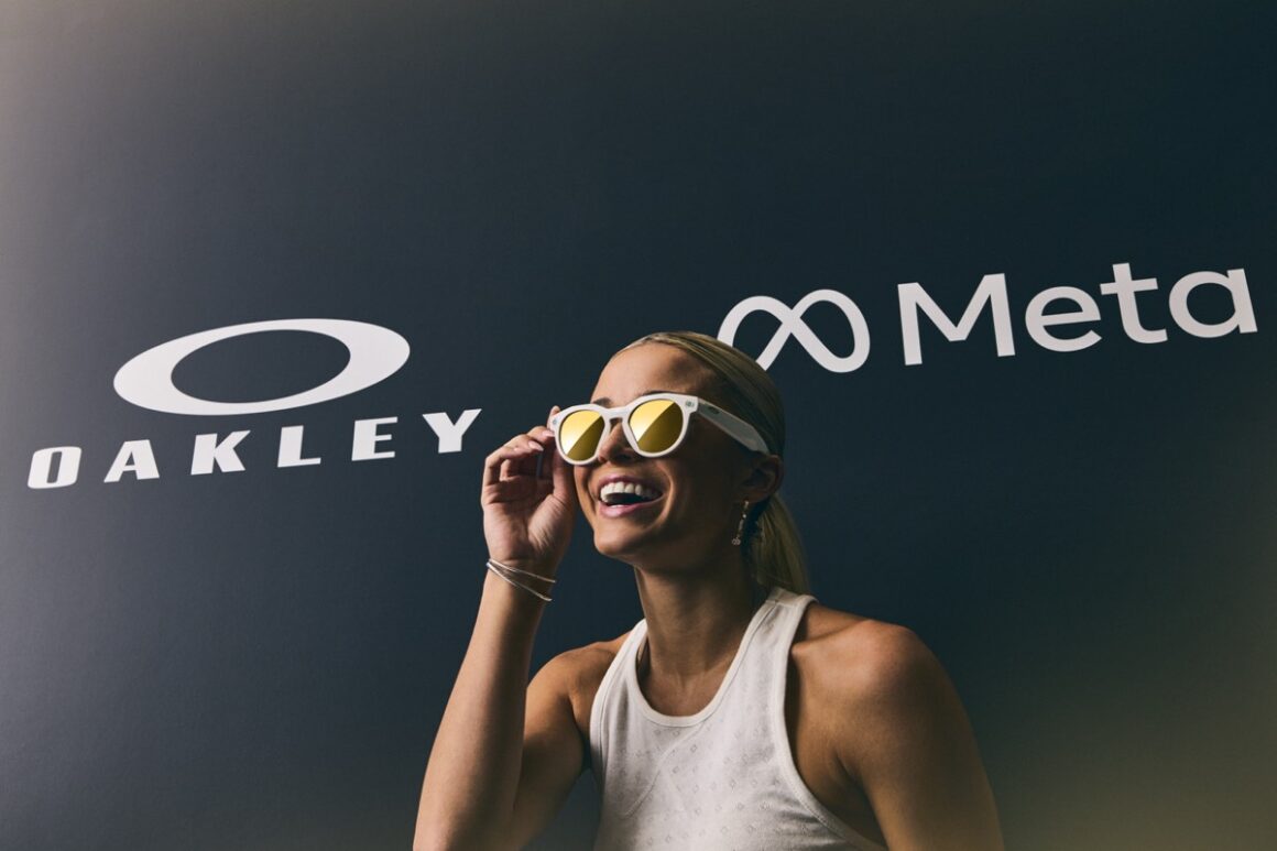 Oakley Meta HSTN glasses