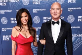 Jeff Bezos and Lauren Sánchez 2025 Breakthrough Prize
