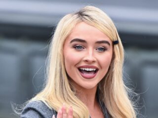 Sabrina Carpenter Paris Fashion Week - Menswear Spring/Summer 2025 - Dior Homme - Outside Arrivals