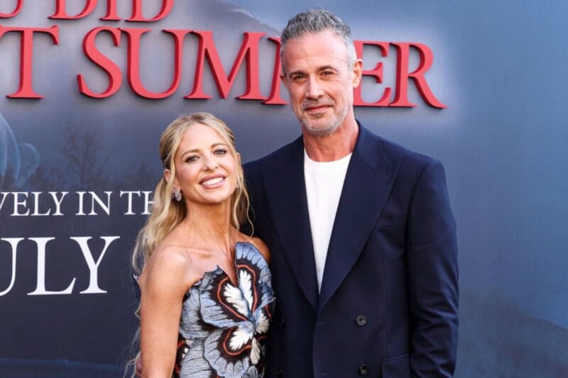 Celeb Snaps: Sarah Michelle Gellar, Freddie Prinze Jr, Jennifer Love Hewitt, Sophie Turner, and more