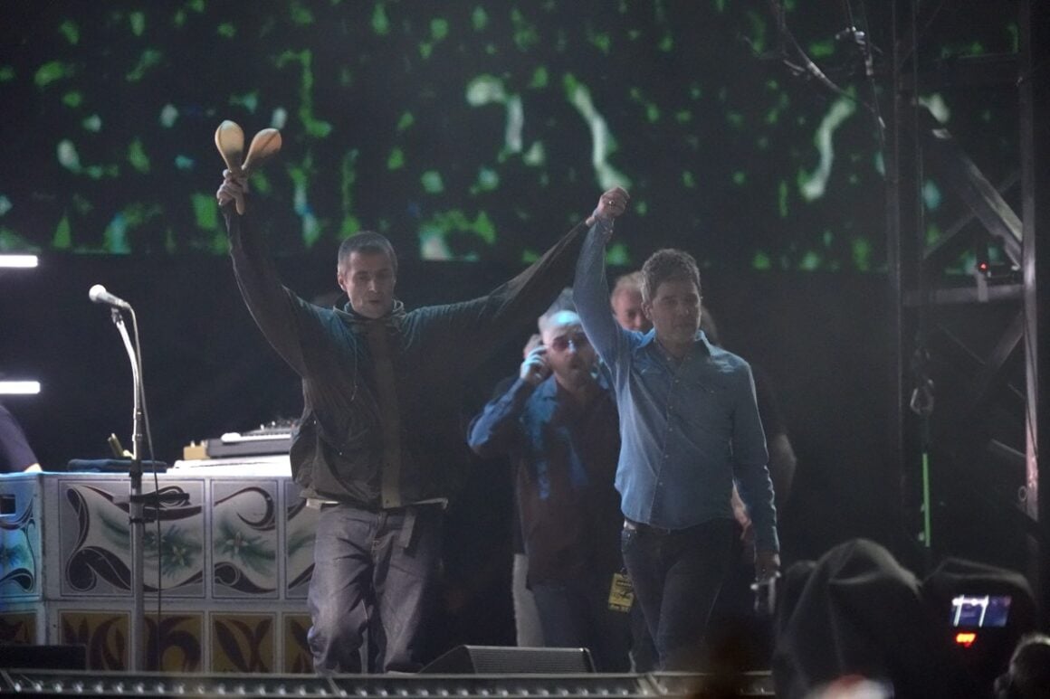 Opening Night Of Oasis Live โ25 World Tour