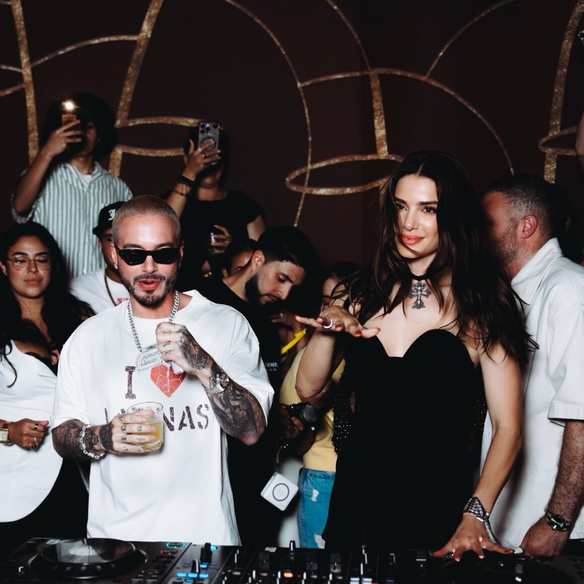 J Balvin and Valentina Ferrer