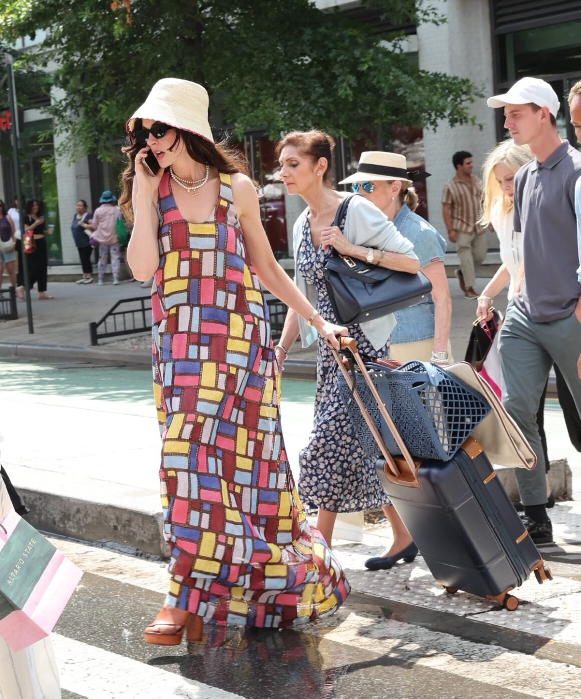 Anne Hathaway Filming On ‘The Devil Wears Prada 2’ Set In New York City