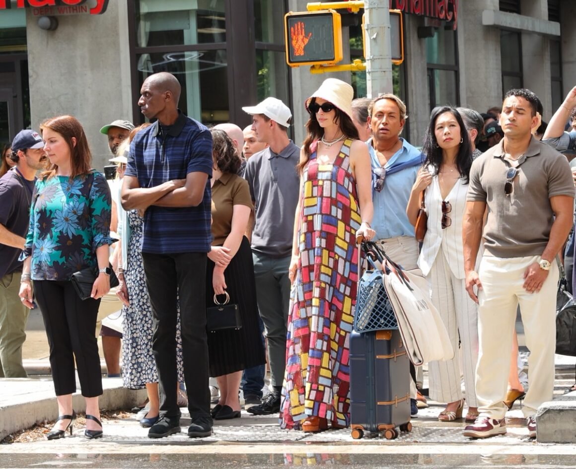 Anne Hathaway Filming On ‘The Devil Wears Prada 2’ Set In New York City