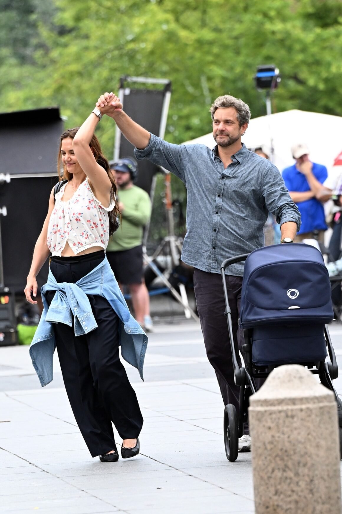 Katie Holmes And Joshua Jackson Filming On The ’Happy Hour’ Set In New York City