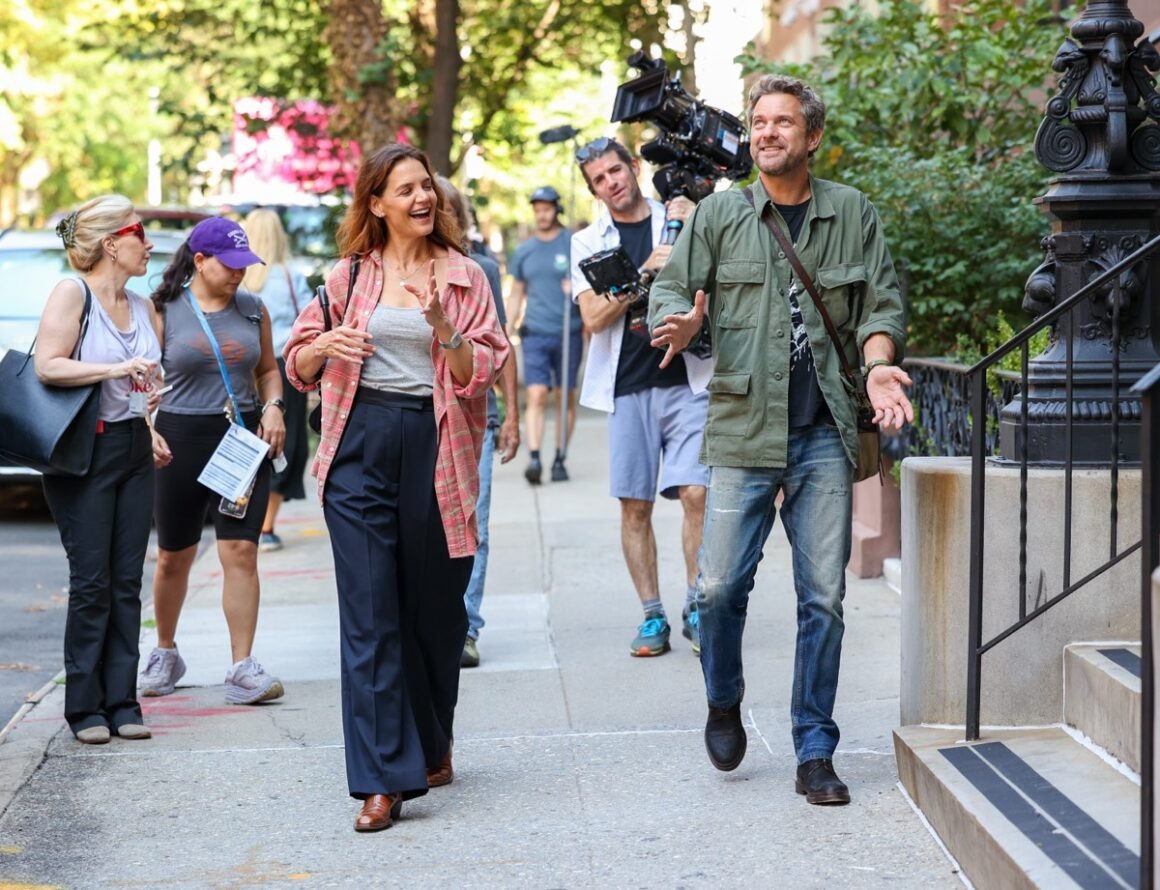 Katie Holmes And Joshua Jackson Filming On The 'Happy Hour' Set In New York City