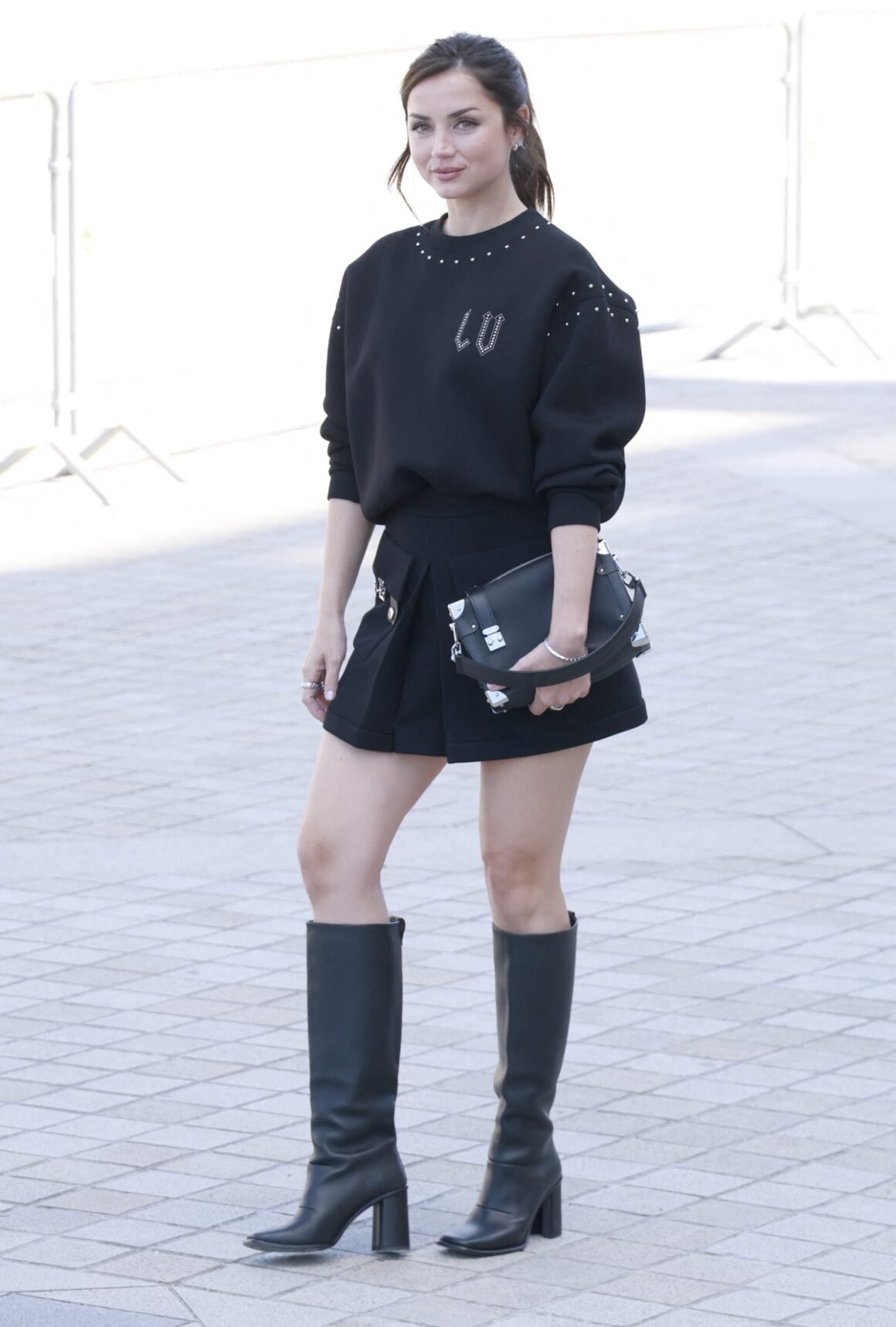 Paris Fashion Week - Womenswear Spring Summer 2026 - Louis Vuitton - Outside Arrivals