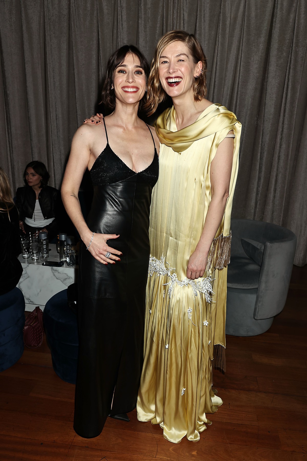 Partridge Leslie R Celeb Snaps: Jonas Brothers, Louis Partridge, Leslie Bibb, Sam Rockwell ...