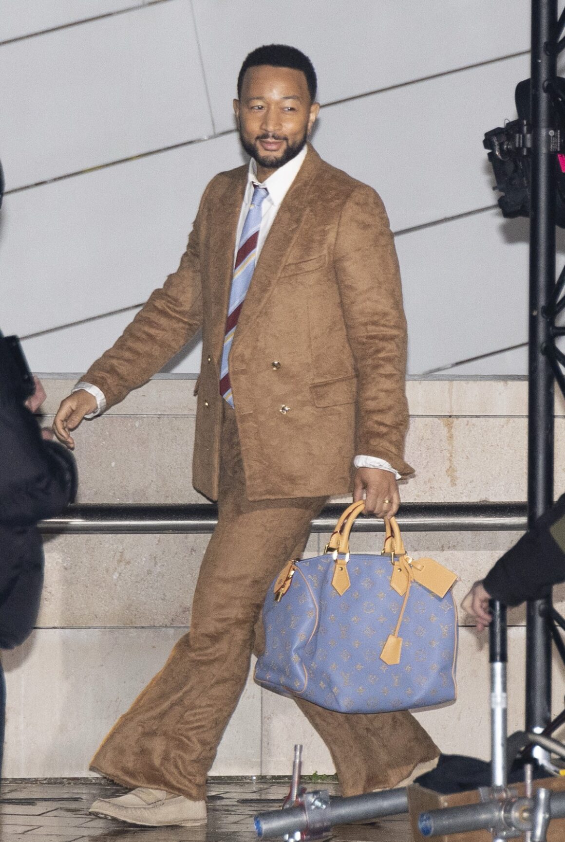Paris Men's Fashion Week: Fall/Winter 2026/2027 - Louis Vuitton - Outside Arrivals