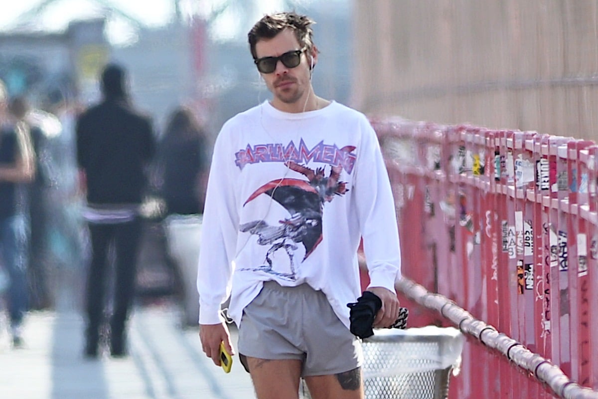 Celeb Snaps: Harry Styles spotted in Brooklyn, Plus Alysa Liu, Joshua Jackson, Hudson Williams, and More