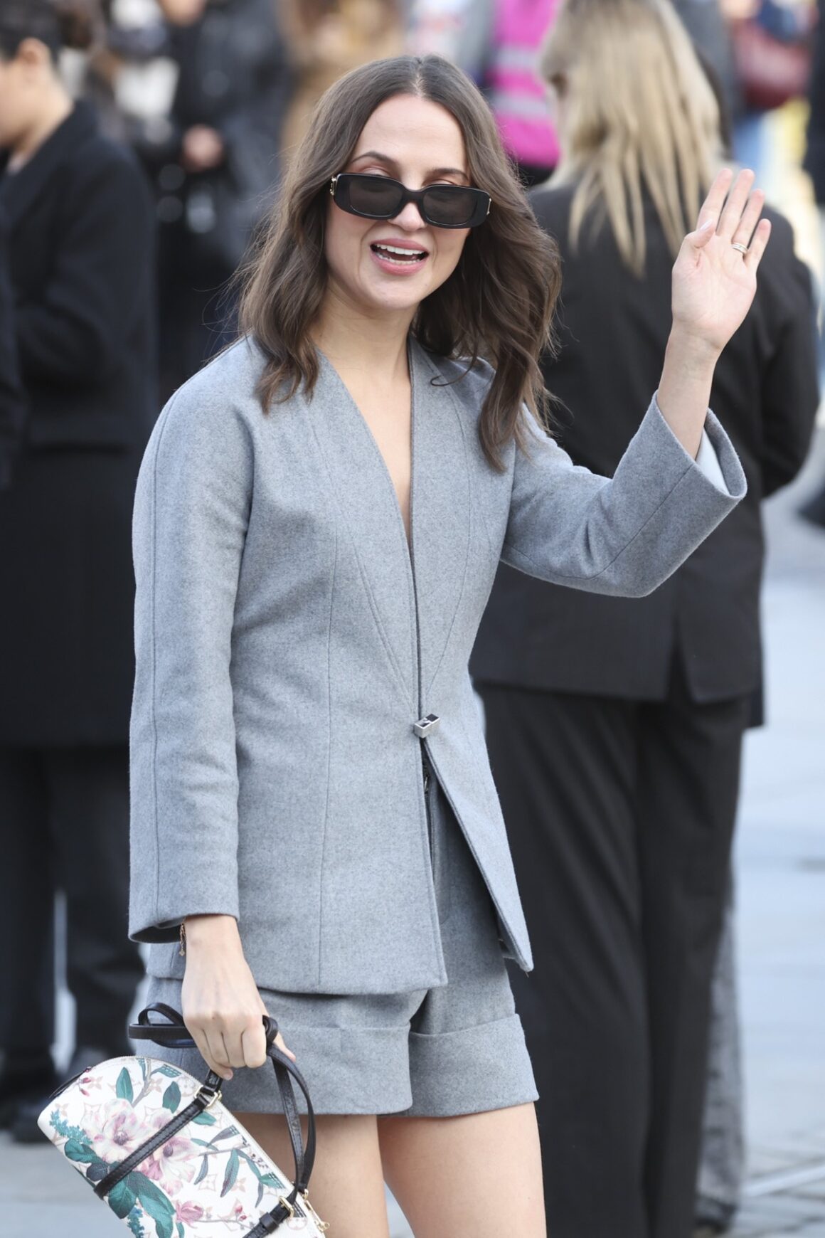 Paris Fashion Week Womenswear Fall/Winter 2026-2027: Louis Vuitton - Outside