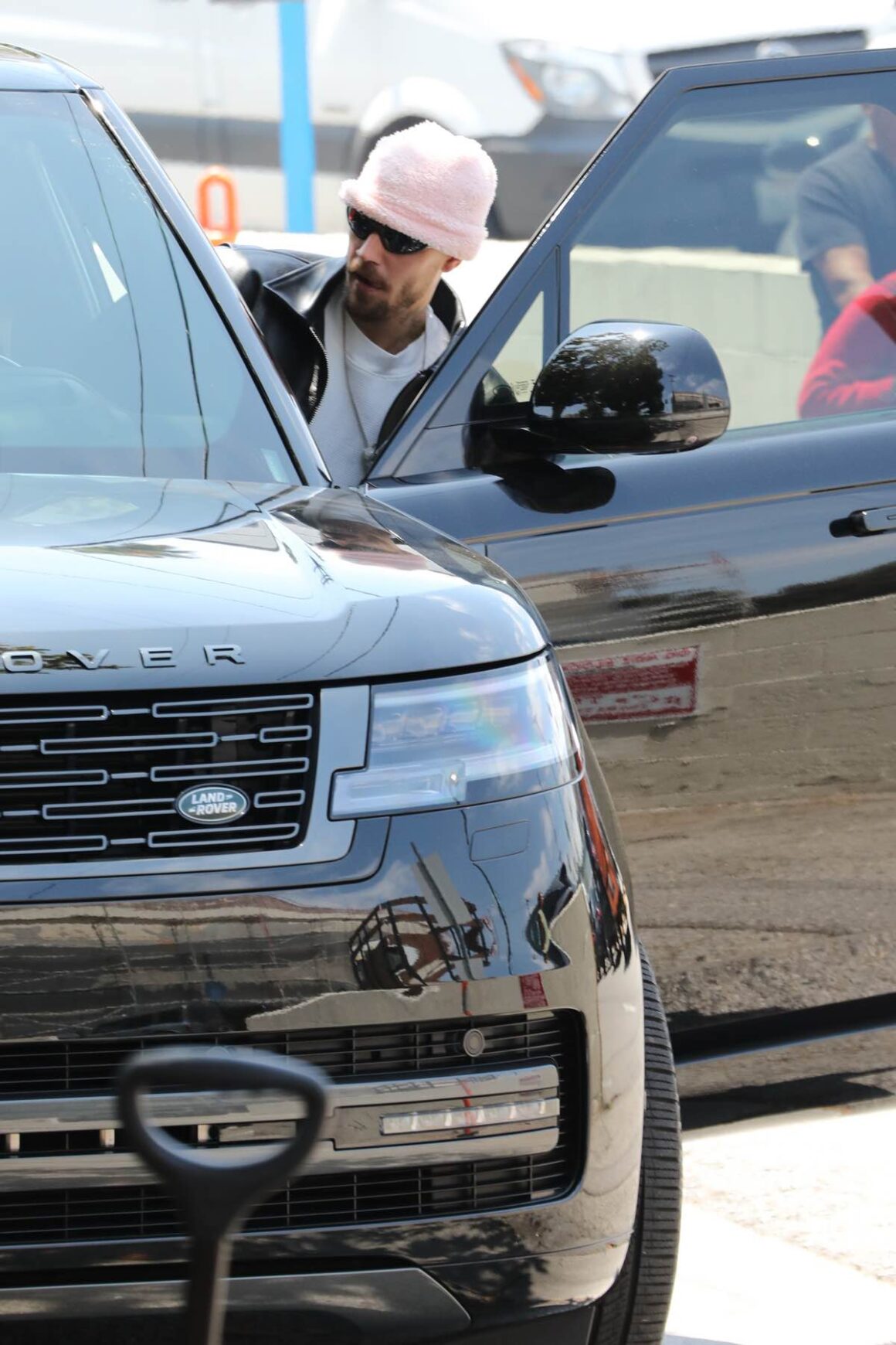 Celebrities Shopping At The Farmers Market In Studio City