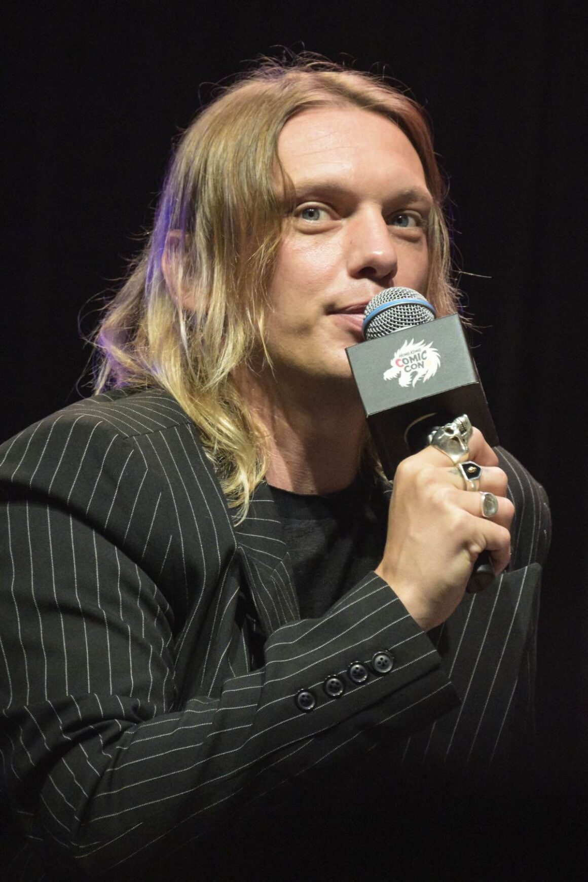 Celeb Snaps: François Arnaud at the Las Culturistas Culture Awards, Plus Ciara Miller, Jamie Campbell Bower, Kurt Russell, Michelle Pfeiffer, and More 51 2026 Hong Kong Comic Con - Day 2