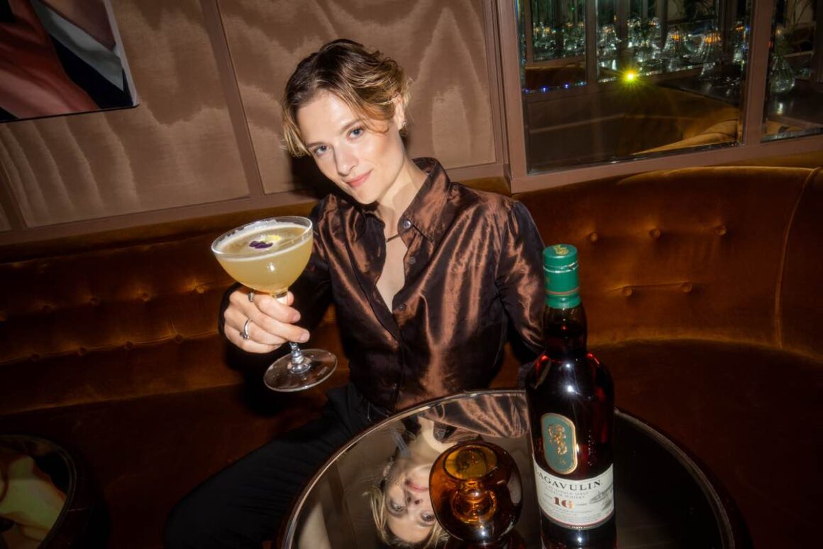 Celeb Snaps: Angelina Jolie Promotes Cotoure, Plus Taylor Swift, Will Poulter, Tom Holland, Zendaya, and More 21 Louisa Jacobson