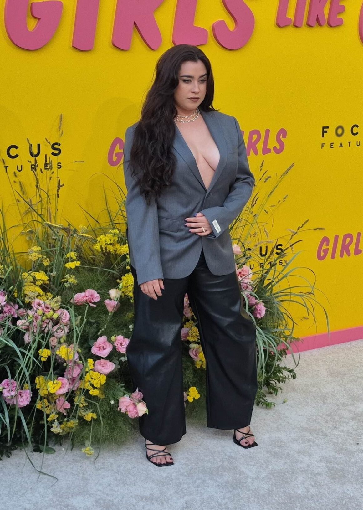 Celeb Snaps: Angelina Jolie Promotes Cotoure, Plus Taylor Swift, Will Poulter, Tom Holland, Zendaya, and More 4 Los Angeles Premiere Of 'Girls Like Girls' - Inside Arrivals