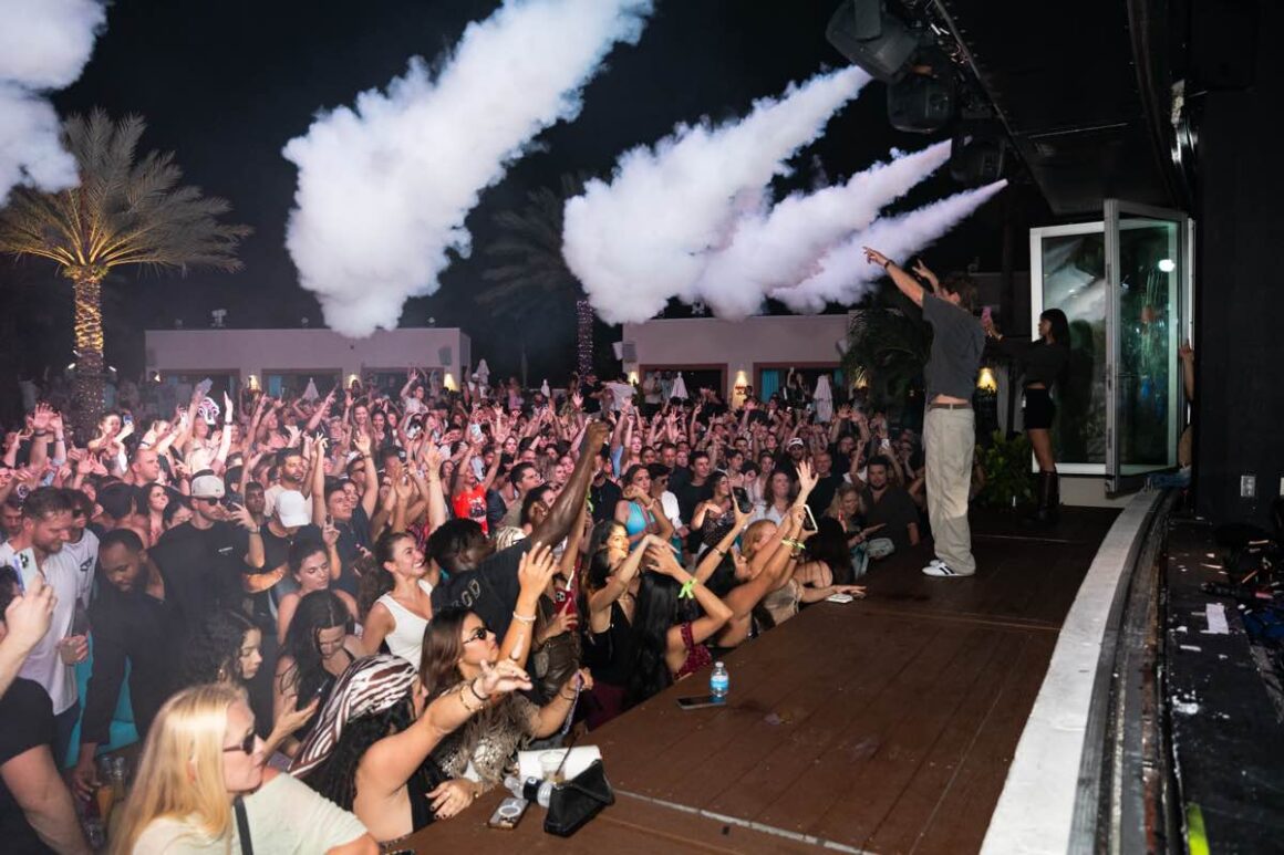 The Chainsmokers