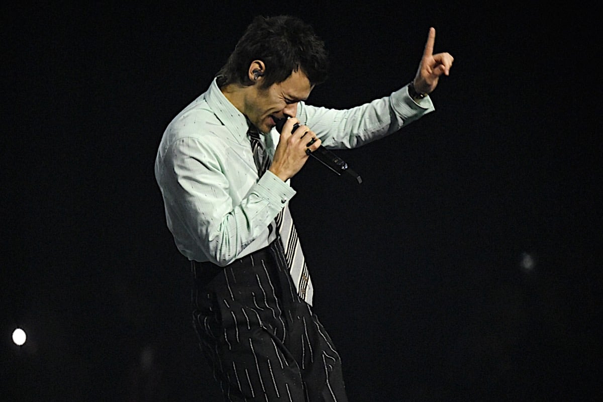 Harry Styles Collapses Onstage at Wembley After Choking on Water During London's Record-Breaking Heat Wave